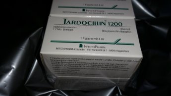 Тардоциллин В упаковке 4 ml Прилагается чек подтверждающий подлинность покупки в Немецкой аптеке в Германии, а так же прилагаются оригинальные документы от производителя, на каждой упаковке сертификат качества. Действуют скидки, а так же можно заказать наложенным платежом